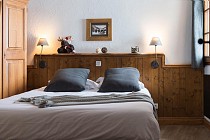 Les Chalets du Soleil AUTHENTIQUES - slaapkamer met bed
